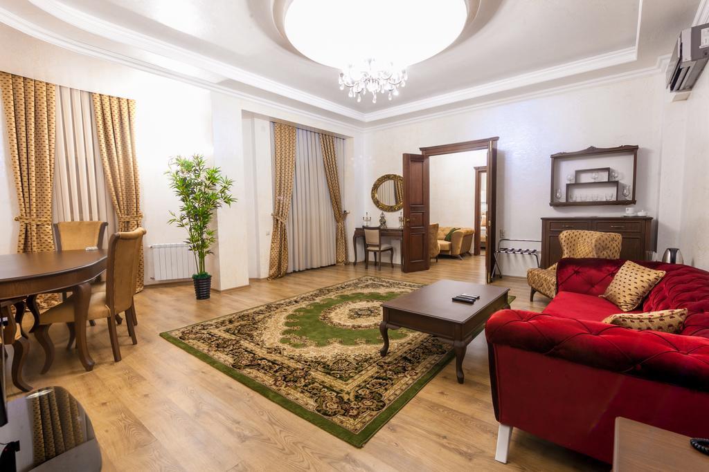 Iberia Palace Hotel Zugdidi Quarto foto